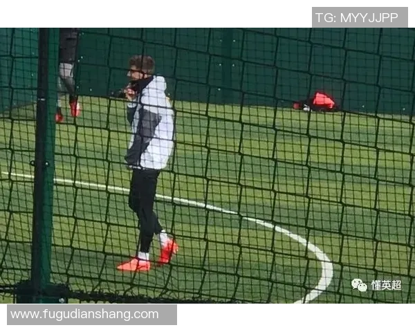 某足球明星私下踢野球场面曝光引发热议 震撼球迷世界