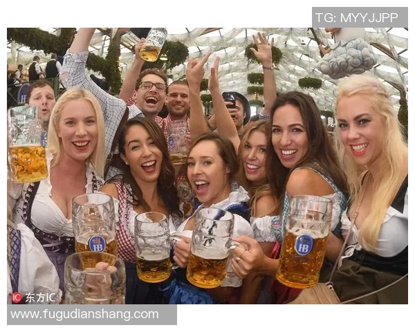 慕尼黑啤酒节足球球星聚集庆祝盛事 展现魅力与激情 慕尼黑啤酒节足球球星聚集庆祝盛事 展现魅力与激情