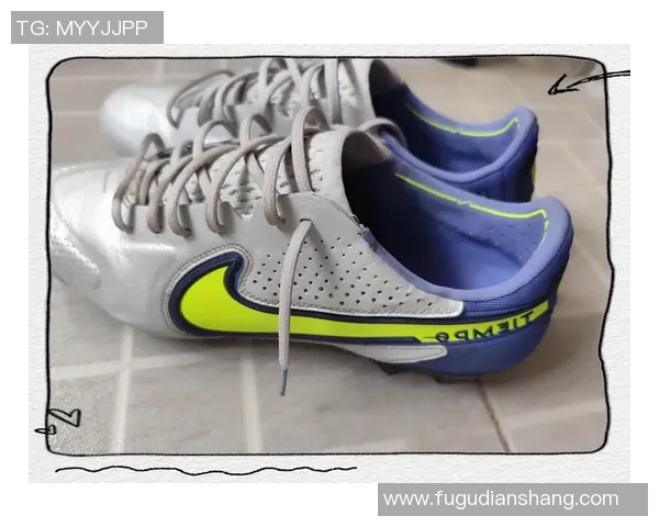 足球明星训练时选择的专业鞋款揭秘 提升表现的秘密武器 足球明星训练时选择的专业鞋款揭秘 提升表现的秘密武器