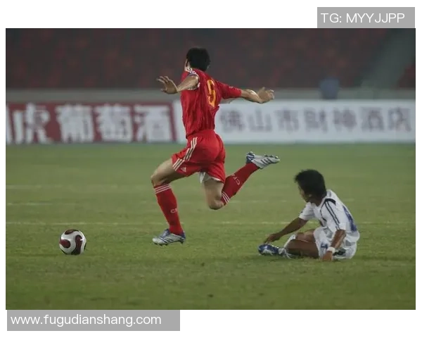 足球球星击拳庆祝瞬间 握手言和背后的团队精神与竞技友谊 足球球星击拳庆祝瞬间 握手言和背后的团队精神与竞技友谊